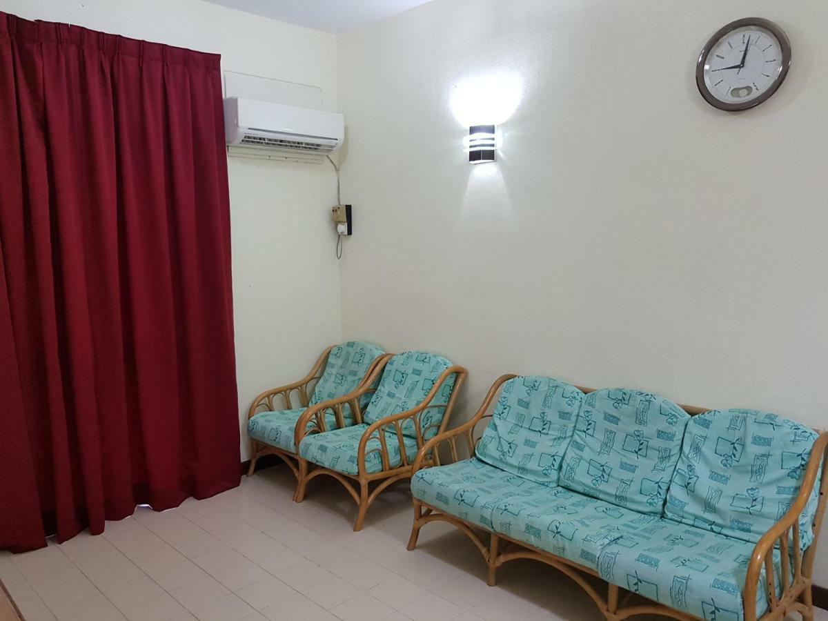 Home Stay Bayu Emas Appartment, Batu Feringgi Luaran gambar