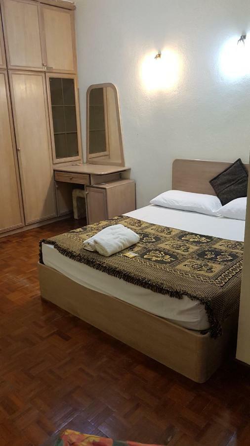 Home Stay Bayu Emas Appartment, Batu Feringgi Luaran gambar