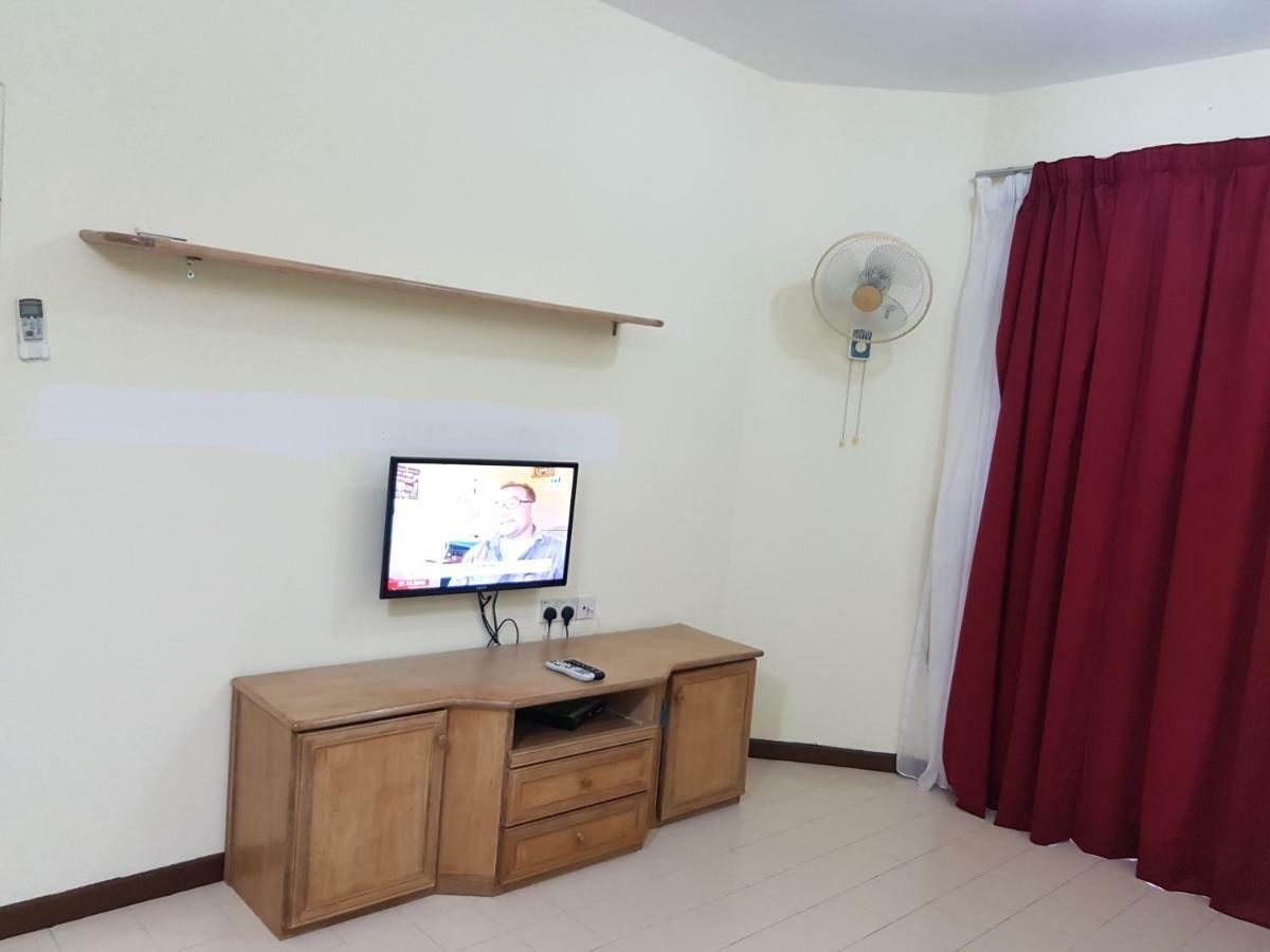 Home Stay Bayu Emas Appartment, Batu Feringgi Luaran gambar